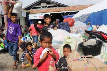 Masyarakat Desa Kutarayat Pulang dari Pengungsian